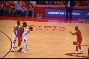 名場面?。∵€記得當(dāng)年爵士是如何防守哈登的嗎？前后夾擊~