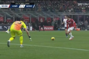 錯失良機！萊奧分球禁區(qū)！普利西奇近距離打門被門將撲出！