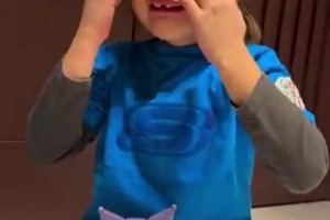 特里姆孫女聽說有機(jī)會(huì)見到C羅后哭了：我不愛梅西，更愛你??