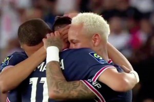 如今都已離隊(duì)！迪馬利亞淚別巴黎時(shí)，與內(nèi)馬爾、姆巴佩擁抱在一起