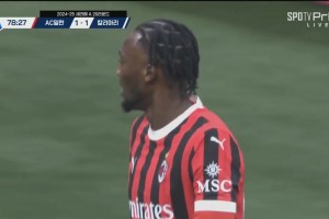 離譜！希門尼斯送精準傳中！亞伯拉罕搶點沒有頂?shù)街苯映龅拙€！