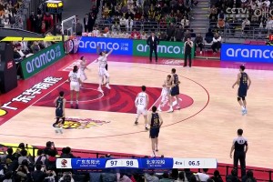 文班亞昕！徐昕中距離拋投打進準絕殺，隨后作出“聆聽”動作慶祝