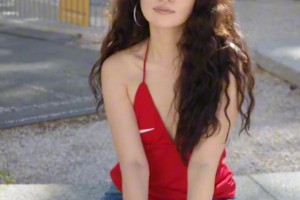 足球美女博主祁芮這葡萄牙球衣……看著很有國(guó)外的風(fēng)格啊