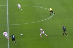 復(fù)出即爆炸！8000萬歐的哈維西蒙斯無解一條龍奔襲破門??