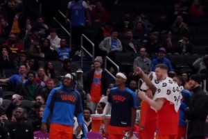 其樂融融！雷霆替補席的小劇場！幼稚園開班了~