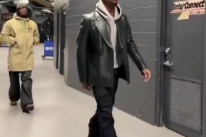 亞歷山大不僅是聯(lián)盟第一后衛(wèi)，還是聯(lián)盟第一西海岸啊??????