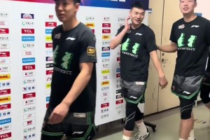 因傷無(wú)法出場(chǎng)，金金干起了兼職主播，直播隊(duì)友入場(chǎng)！??