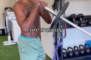 看看杰倫-格林平時(shí)訓(xùn)練，就知道風(fēng)雪哥有多努力了??????