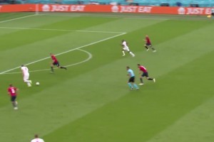 國家隊戰(zhàn)神！2020歐洲杯上馬奎爾一夫當關