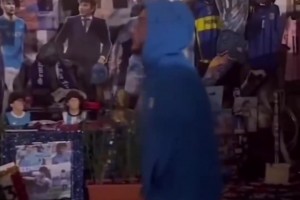 儀式感拉滿！K77站在馬拉多納壁畫前，向那不勒斯這座城市告別