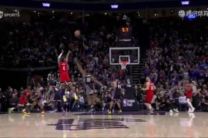 就差一口氣！杰倫-格林高難急停絕平三分不中，無奈抱頭十分懊惱