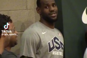 都相當青澀！詹姆斯和歐文一起去看15歲的布克打球