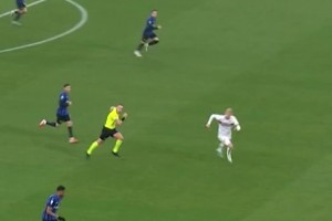 網(wǎng)友：一次進(jìn)攻完美展現(xiàn)小圖拉姆停球日常和勞塔羅射門(mén)日常??