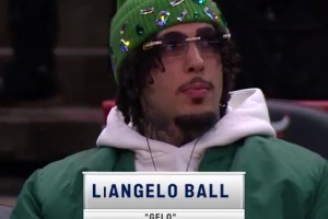 也出息了！二球觀戰(zhàn)自家兄弟對決 儼然說唱巨星模樣??