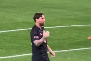 硬剛??！梅西被墨西哥美洲球迷噓，進(jìn)球后對(duì)看臺(tái)反復(fù)比“0”