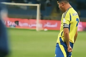 C羅賽后不滿對手臥草，對著鏡頭說：永遠(yuǎn)都在地上，難以置信??