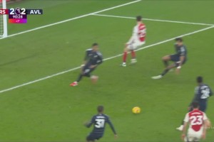 運氣太差了！梅里諾抽射擊中立柱！特羅薩德補射被大馬丁神勇?lián)涑? >
                                        </div>
                                    </div>
                                    <div   id=