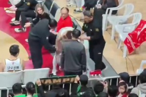 發(fā)生了什么？趙繼偉與浙江比賽期間情緒非常激動(dòng)，幸好被拉住了