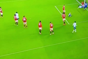 曼聯(lián)球迷怒批達洛特：他的智商簡直和樹懶一樣低??