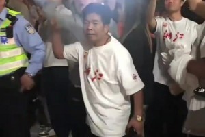 浙江遼寧賽后兩邊球迷激情對噴，還好只動口不動手??