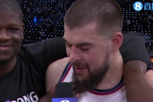 21分19板3帽！祖巴茨接受采訪，班巴夸他：聯(lián)盟前五大個(gè)子！