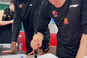 山西男籃球員寫毛筆字 張寧這寫的一看就是北大出來的??