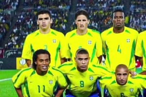 02年的巴西大合影！當(dāng)時(shí)的3R組合真的可以橫掃一切強(qiáng)隊(duì)！