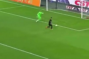 曾經(jīng)的億元！安東尼的曼聯(lián)首秀進球就連C羅都起立鼓掌??