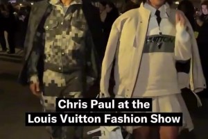 炮哥這是穿了一身馬賽克在巴黎街頭啊??