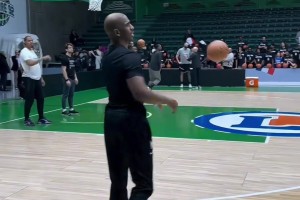 保羅手把手教文班后撤步...