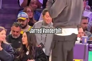 嚯，滿臉橫肉！約基奇兄弟今天也來現(xiàn)場看比賽了