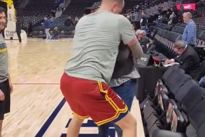 大胖見老胖！約老師給尼爾森這一頓熊抱????