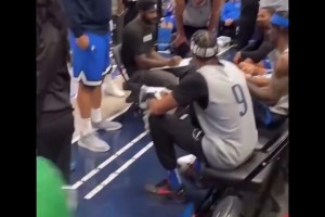 以后會當教練嗎？此前獨行俠隊內(nèi)訓練賽歐文執(zhí)掌教鞭！