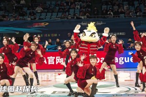 前排左邊的不錯美美噠！北京首鋼啦啦寶貝熱舞Show time