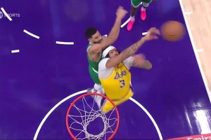 怒不可遏！濃眉補籃被塔圖姆帽掉后情緒激動??不滿判罰怒噴裁判