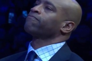 又又又哭了??卡特繼名人堂-猛龍球衣退役-籃網(wǎng)球衣退役又流淚