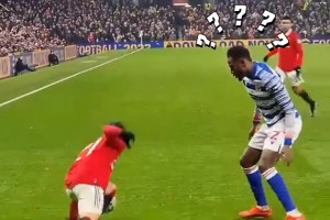 這大概是安東尼在曼聯(lián)留給我們最尷尬時刻??