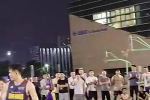 雖然身材瘦小了點(diǎn)，但這哥們氣質(zhì)是真像科比啊