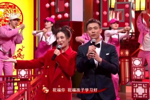 男才女貌！趙繼偉夫婦上遼視春晚 為全國球迷送上新年祝福與問候