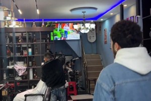 哥們，你這發(fā)型做完，布克看了都得一愣??