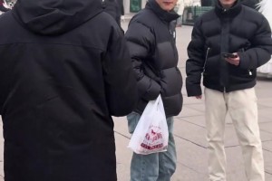 國內(nèi)街頭隨機采訪 現(xiàn)在還有多少人記得科比？