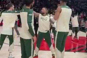 ?歡迎回家！利拉德出場迎來波特蘭球迷全場歡呼??