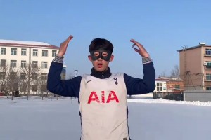 莫德里奇：蛇年來了??，祝大家在新的一年里萬事順意，收獲滿滿