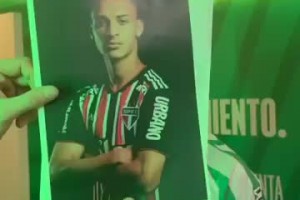 場(chǎng)沒(méi)上過(guò)，視頻都拍多少條了，貝蒂斯抽象創(chuàng)意介紹安東尼生涯??