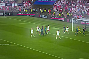 記者：你踹水箱還挺猛??瓜迪奧拉：你太年輕，我曾是頂級(jí)中場(chǎng)