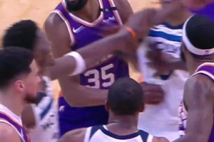 慫了還是懶得理會？麥克丹尼爾斯賽中直接用手指戳布克腦袋??