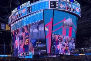 勇士戰(zhàn)勝雷霆后，小佩頓一下倒在了維金斯的懷里??