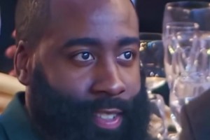 哈登名場面！當(dāng)年看到女星麻辣雞時，登哥眼睛都直了??