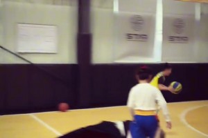 米盧與02年世界杯老國(guó)腳重聚，難掩激動(dòng)當(dāng)場(chǎng)落淚