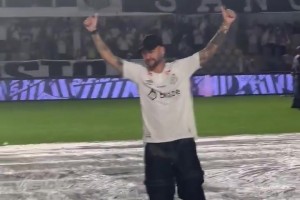 他回來(lái)了！內(nèi)馬爾回歸桑托斯球迷高呼歡慶！